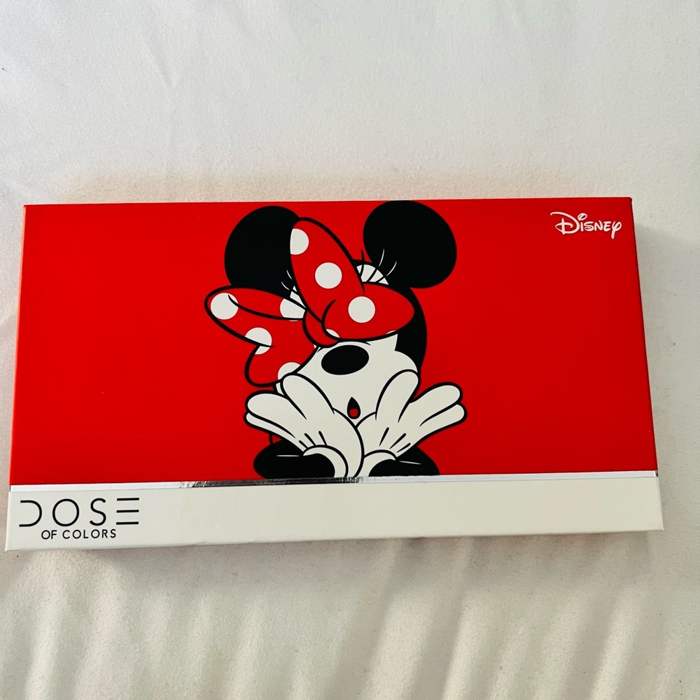 Minnie’s Dose of color eyeshadow palette